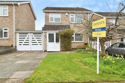 3 bed property, in Hampton Close, £290,000