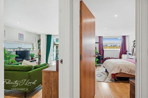 1 bed property, in Merryweather Place, £325,000