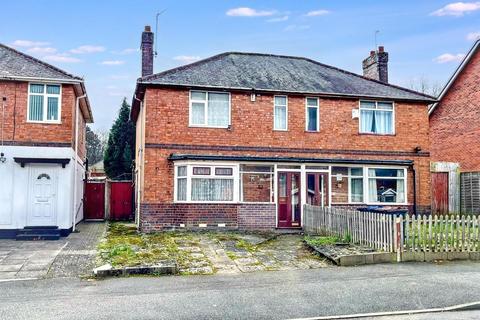 2 bed property, in Western Road, £155,000