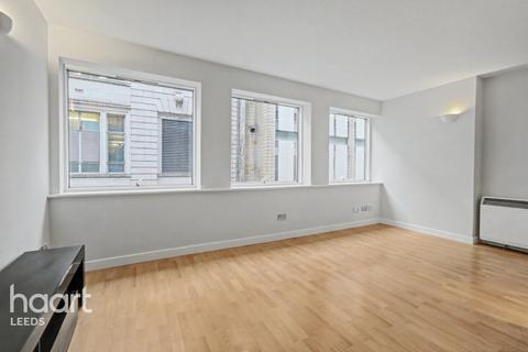 1 bed property, in Park Row, £150,000