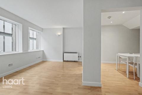 1 bed property, in Park Row, £150,000