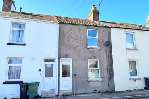 2 bed property, in Clarence Road, £190,000