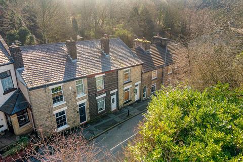 2 bed property, in Hough Lane, £190,000