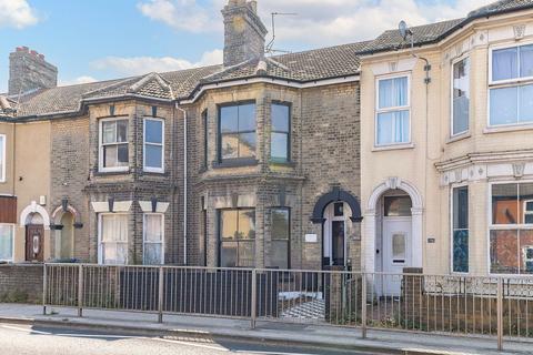 3 bed property, in St. Peters Street, £180,000