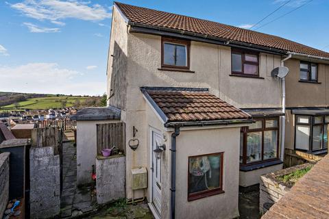 3 bed property, in Lansbury Avenue, £109,000