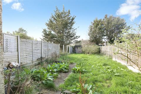 3 bed property, in Cecil Avenue, £220,000