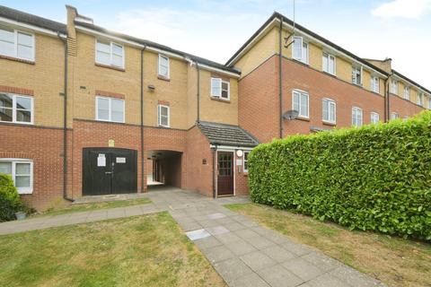 2 bed property, in Plomer Avenue, £240,000