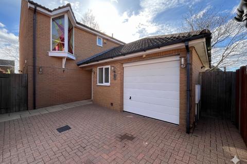 4 bed property, in Sheringham Close, £450,000