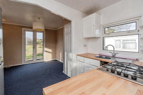 1 bed property, in Meadow Lane, £40,000