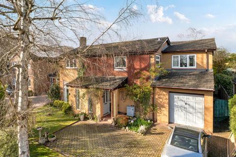 4 bed property, in Ashdown Close, £875,000