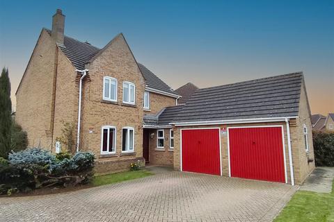 4 bed property, in Appian Way, £540,000