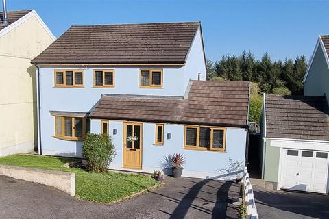 3 bed property, in Heol Y Nant, £335,000
