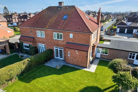 4 bed property, in Crooks Barn Lane, £450,000