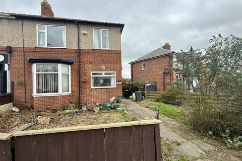 3 bed property, in North Road, £90,000