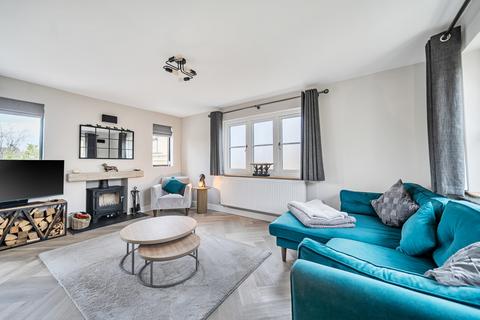 2 bed property, in Kingsmead, £525,000