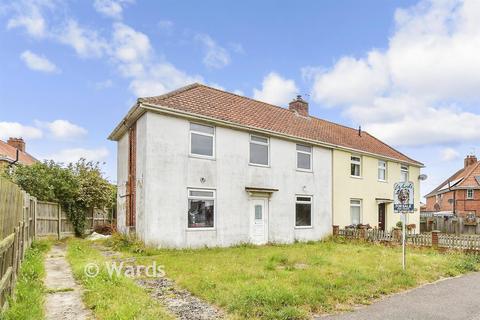 3 bed property, in Ackholt Road, £180,000