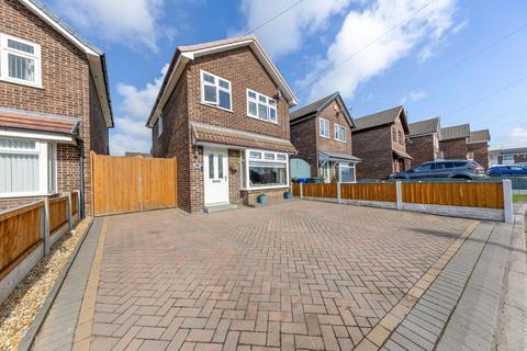 3 bed property, in Winchester Avenue, £269,950