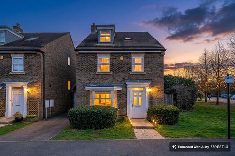 4 bed property, in Broadwood Road, £650,000