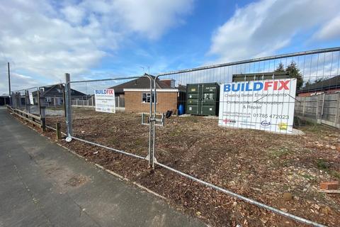Studio, in Land, £95,000