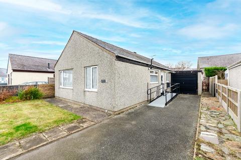 3 bed property, in Bro Eglwys, £225,000