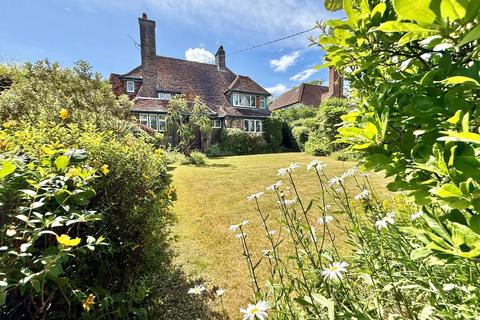 3 bed property, in Cuckfield, £825,000