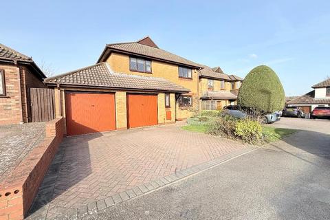 4 bed property, in Charndon Close, £550,000