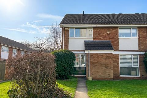 2 bed property, in Priory Road, £250,000