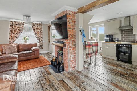 3 bed property, in Cefn-Y-Lon, £220,000