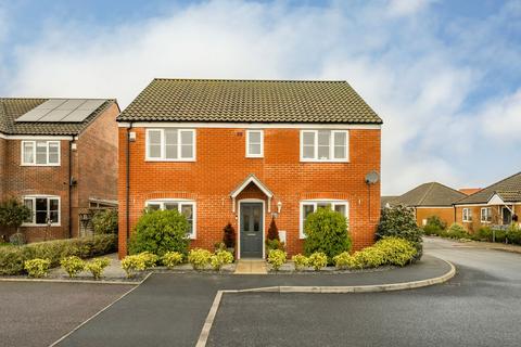 6 bed property, in Howard's Way, £425,000