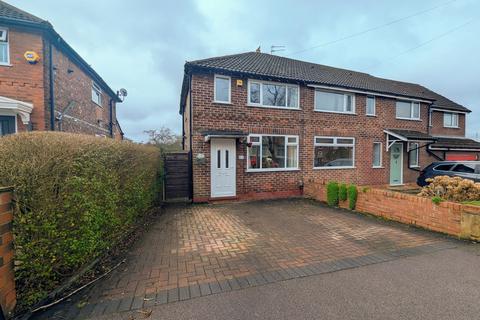 2 bed property, in Annable Road Bredbury, £240,000