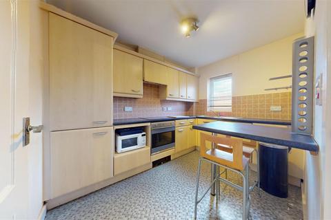 1 bed property, in Soudrey Way, £100,000
