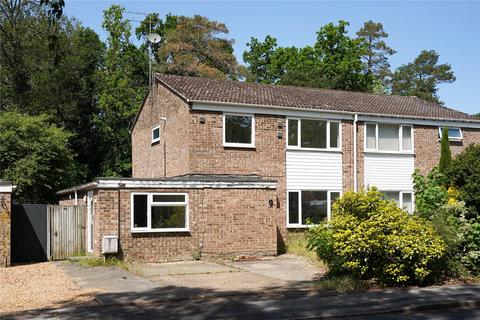 5 bed property, in Woodlands Way, £300,000