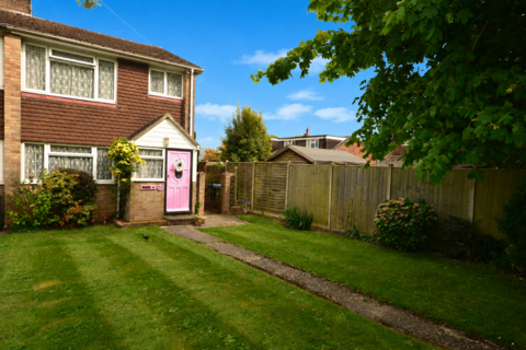 2 bed property, in Woodgate Park, £299,950