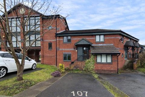 2 bed property, in Priory Wharf, £100,000