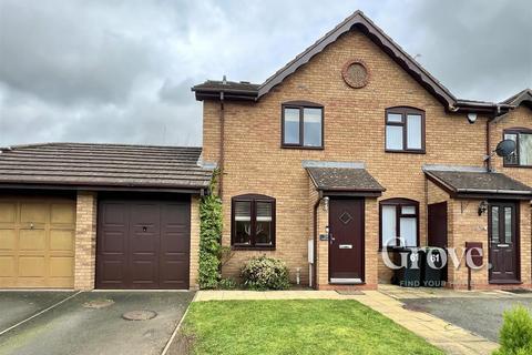 2 bed property, in Meadowcroft, £285,000