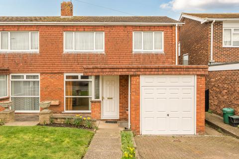 3 bed property, in Mungo Park Way, £425,000