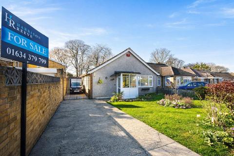 3 bed property, in Edwards Close, £375,000