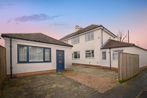 6 bed property, in Fifth Avenue, £650,000