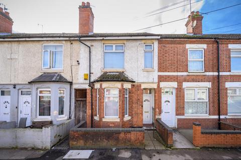 2 bed property, in Cross Road, £180,000