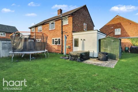3 bed property, in Eastern Way, £375,000