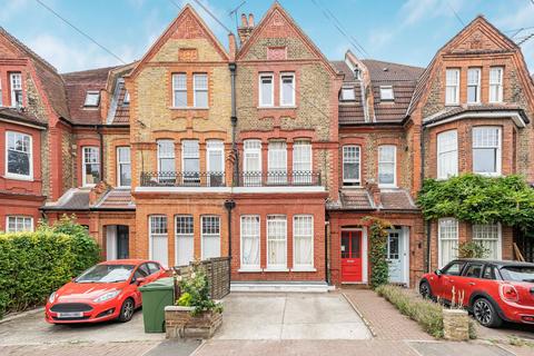 8 bed property, in Ashlake Road, £950,000