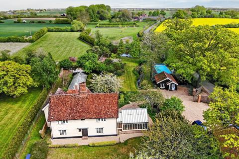 4 bed property, in Dallinghoo, £895,000