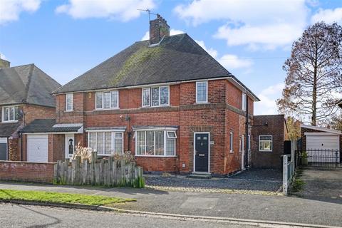 3 bed property, in Spinney Crescent, £295,000