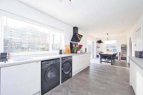 3 bed property, in Station Road, £450,000