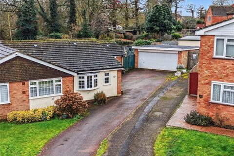 3 bed property, in Pollards Close, £600,000