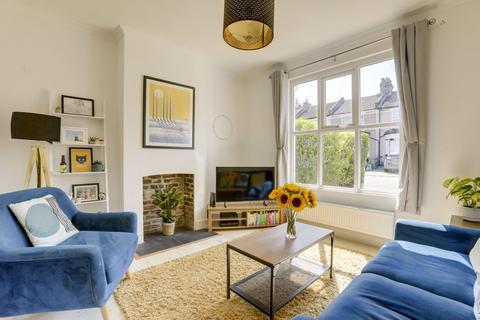 3 bed property, in Engleheart Road, £575,000