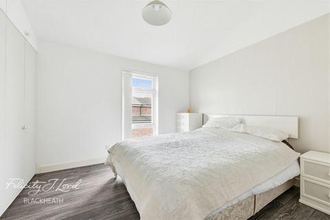 3 bed property, in Arthur Grove, £400,000