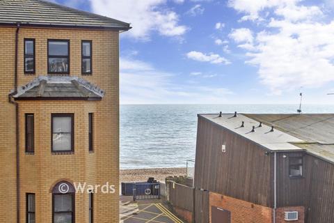 2 bed property, in South Road, £160,000