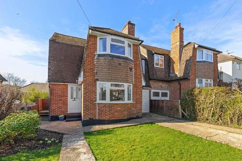 4 bed property, in Chessmount Rise, £500,000