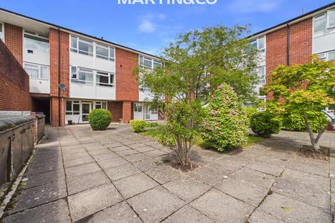 2 bed property, in Grainford Court, £200,000